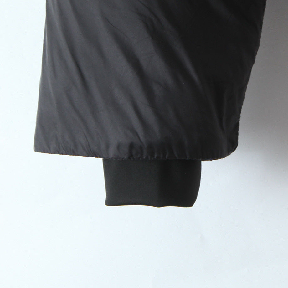 Damen Kurze boxy Funktionsjacke mit Kapuze, wattierter Isolierung und diagonalen Reißverschlusstaschen Echoarchiv