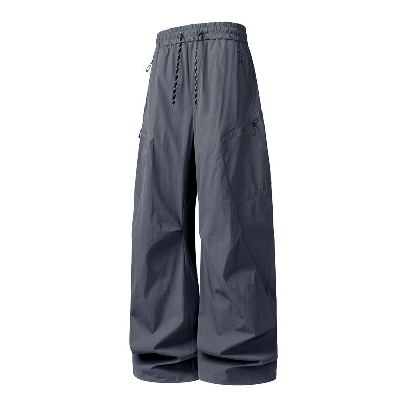 Herren Oversize-Utility-Cargo-Hose aus leichtem Nylon mit elastischem Kordbund, seitlichen Reißverschlusstaschen & weiter Ballon-Silhouette Echoarchiv