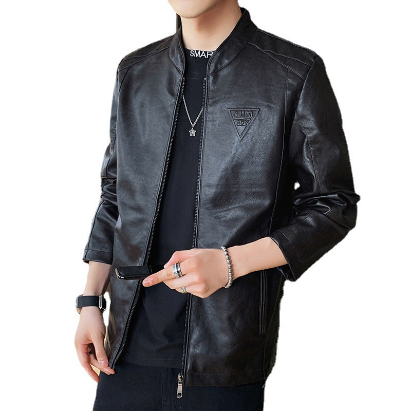 Herren Slim-Fit Kunstleder-Motojacke mit Stehkragen, Zipper-Ärmeln und minimalistischer Logo‑Applikation Echoarchiv