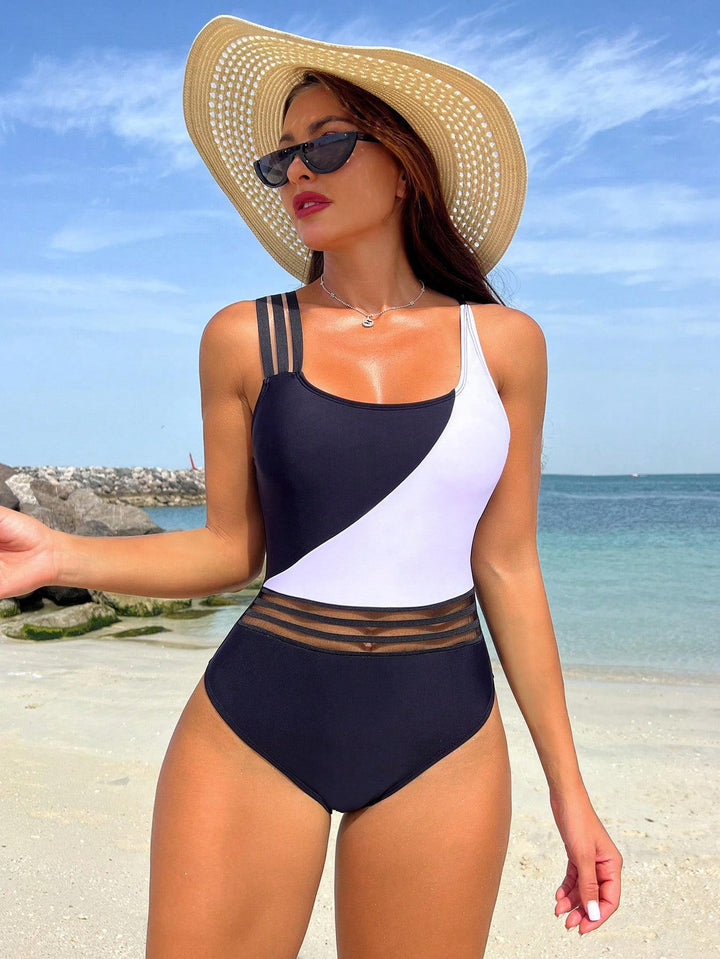 Damen Sportlicher Einteiler Badeanzug mit innovativem Schnitt Echo Archiv