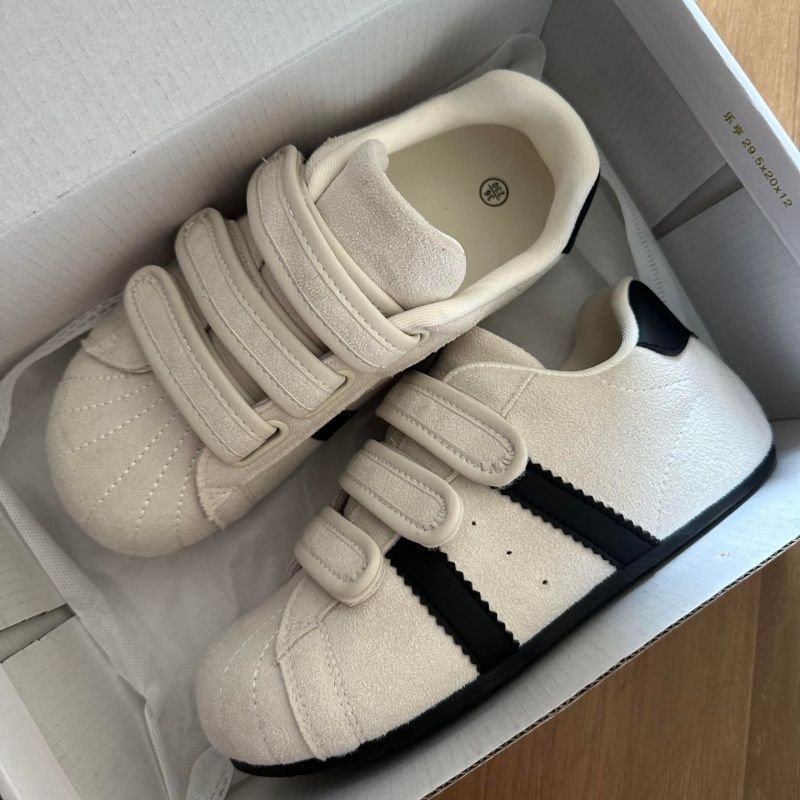 Damen Sneakers mit praktischem Klettverschluss und weichem Wildleder-Obermaterial Echo Archiv