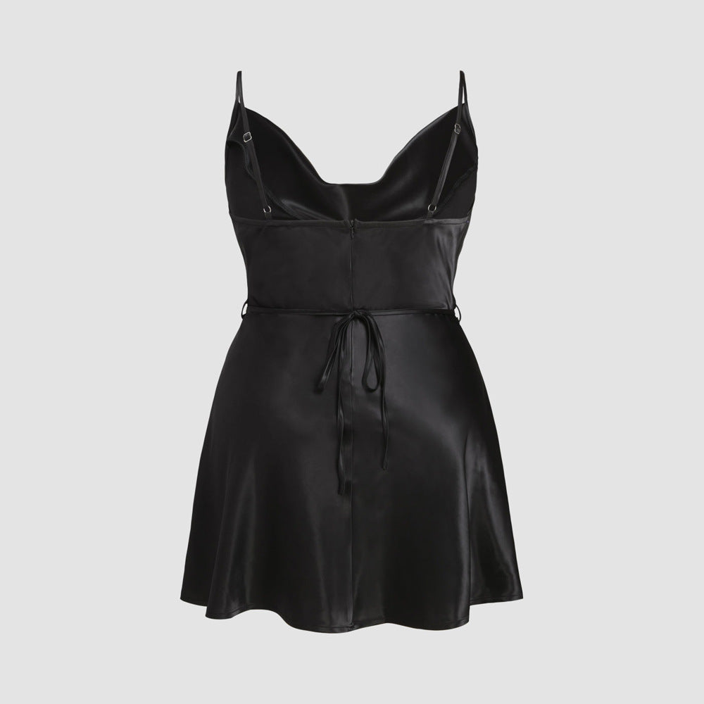 Damen elegantes Satin-Kleid mit verstellbaren Trägern und Taillenband Echo Archiv