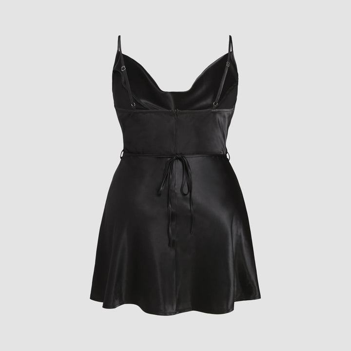 Damen elegantes Satin-Kleid mit verstellbaren Trägern und Taillenband Echo Archiv