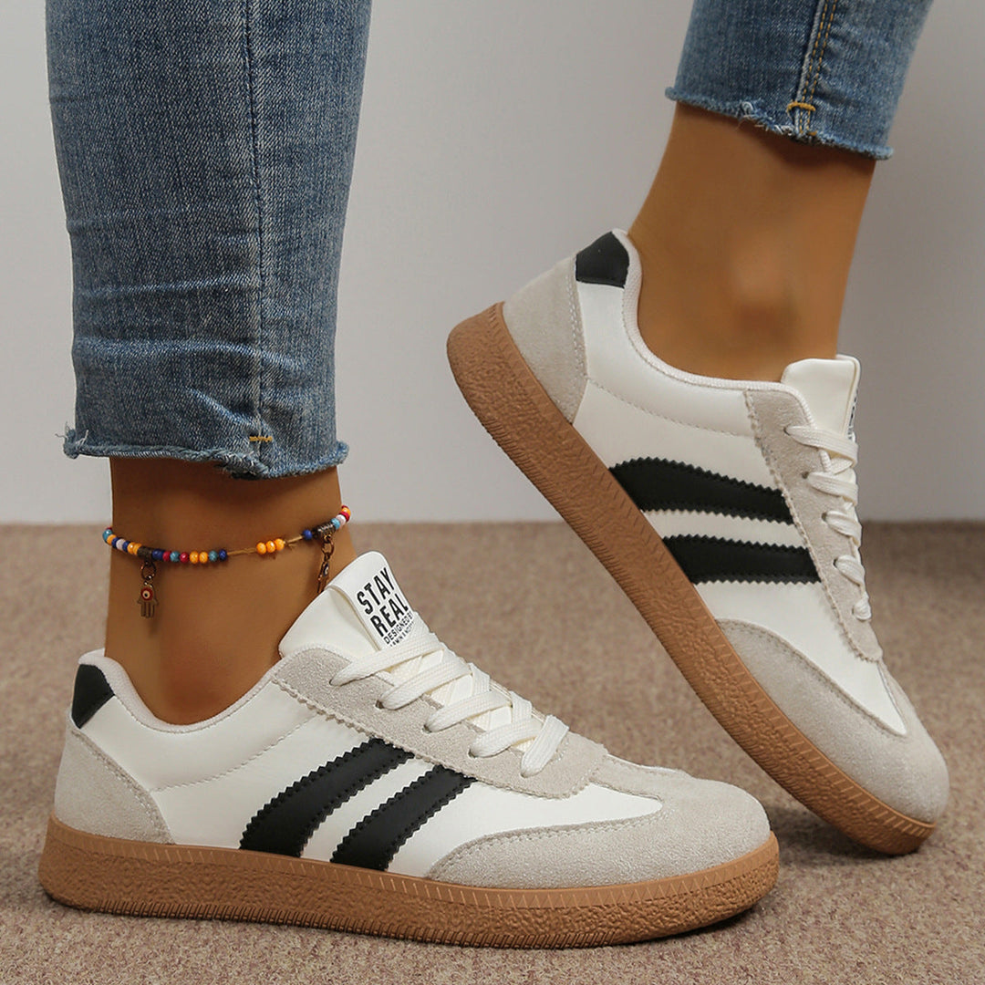 Damen SnEchoarchivkers im sportlichen Retro-Design mit atmungsaktiven Mesh-Einsätzen und bequemer Sohle Echoarchiv