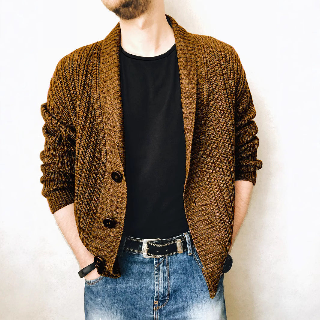 Herren Strickjacke mit großem Kragen und dekorativen Knöpfen Echoarchiv