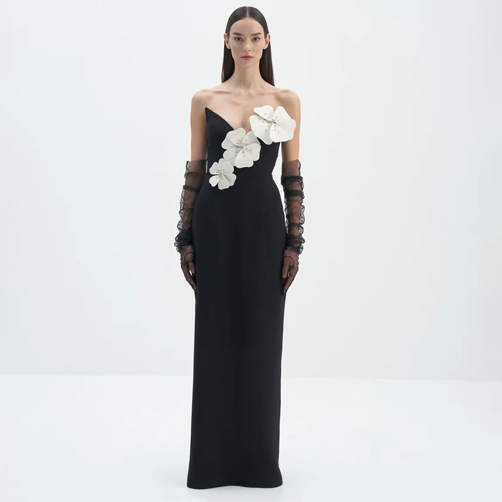 Damen Elegantes bodenlanges Kleid mit asymmetrischem Ausschnitt und floralen Details Echo Archiv