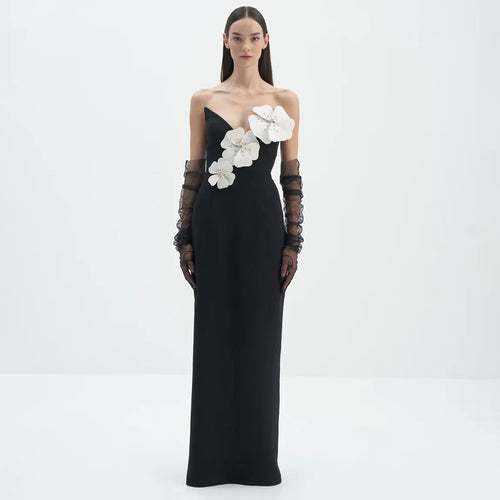 Damen Elegantes bodenlanges Kleid mit asymmetrischem Ausschnitt und floralen Details Echo Archiv