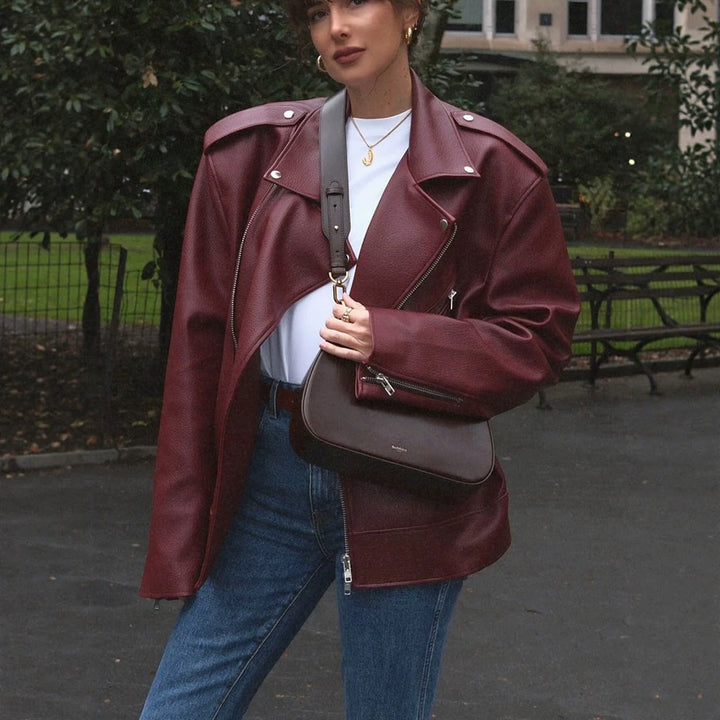 Damen Oversize Bikerjacke aus Struktur-Kunstleder mit asymmetrischem Reißverschluss Echoarchiv