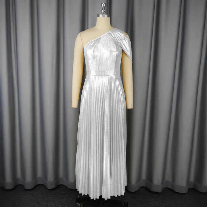 Damen Elegantes Maxi-Kleid mit asymmetrischem Schulterdesign und schimmerndem Plisseestoff Echo Archiv