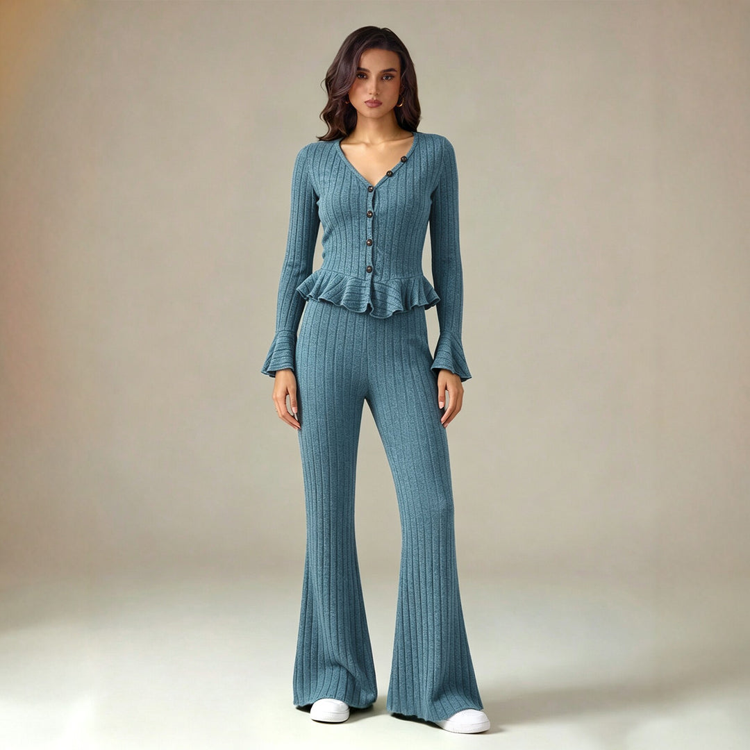Damen feinstrukturiertes Rippstrick-Set mit tailliertem Knopfcardigan, Volant-Taillenpassform und ausgestellter Schlaghose – Élanora