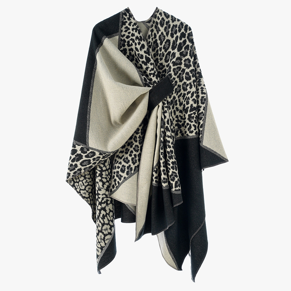 Damen Reversibles Feinstrick‑Cape mit tonalem Leo‑Jacquard und Gurtführung Echo Archiv