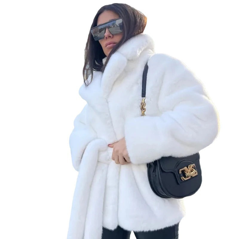 Damen Kurzmantel aus dichtem Faux‑Fur mit Bindegürtel und hohem Stehkragen Echo Archiv