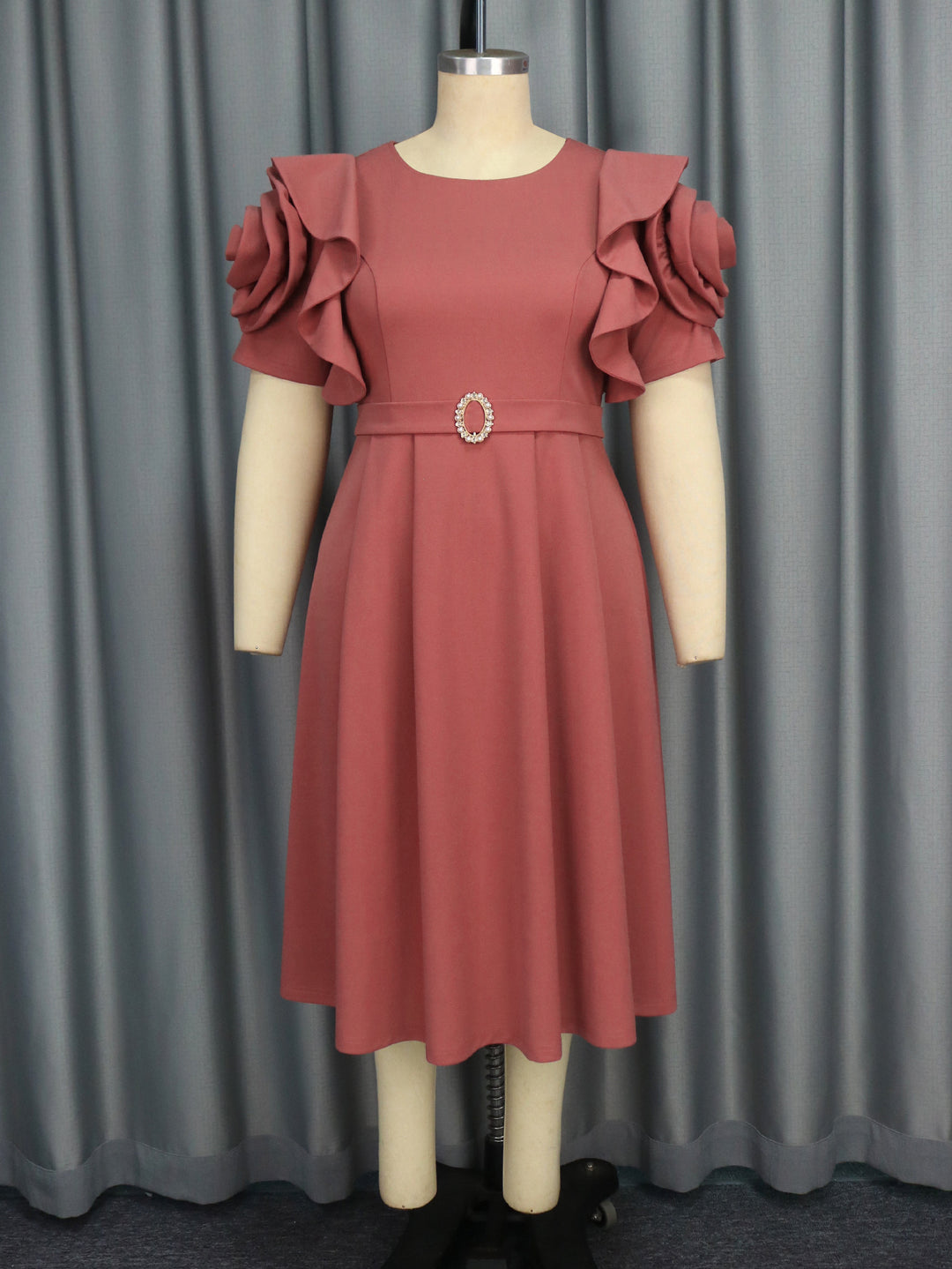 Damen Elegantes Midi-Kleid mit voluminösen Rüschenärmeln und funkelndem Schmuckdetail Echo Archiv
