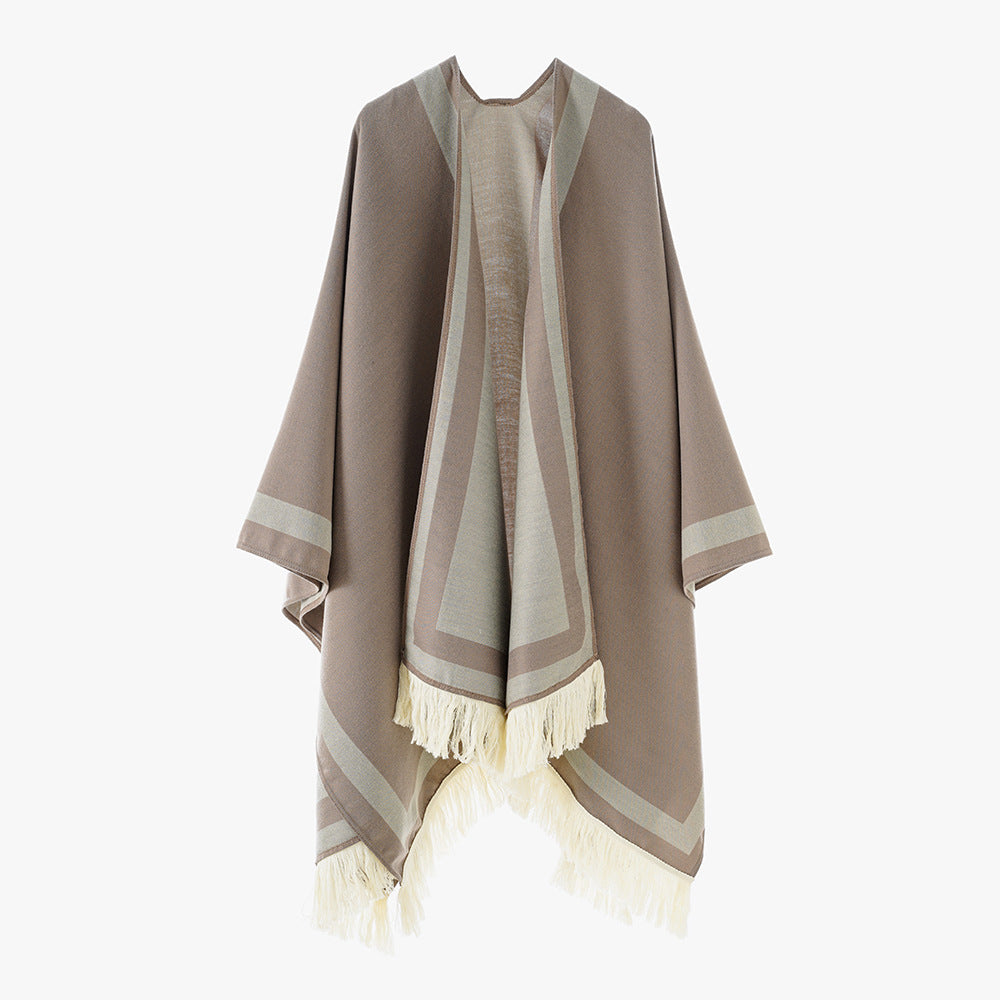 Damen Gefütterter Oversize‑Capeponcho im Kimono‑Schnitt mit Kontrastbordüre und Fransensaum – Célinea
