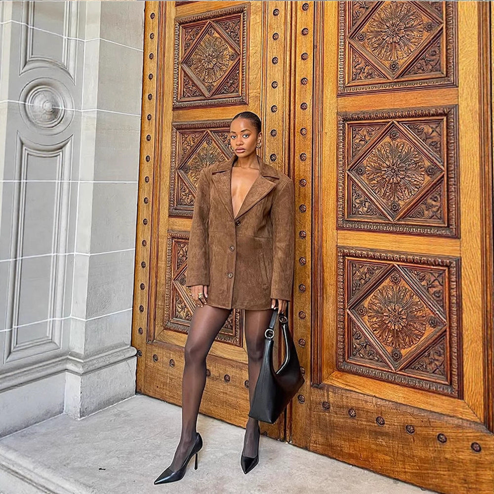Damen Kurzer Veloursleder-Mantel im Blazerstil mit kastiger Oversize-Silhouette und Reverskragen Echoarchiv