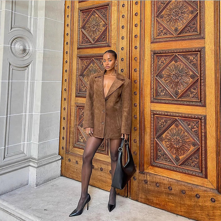 Damen Kurzer Veloursleder-Mantel im Blazerstil mit kastiger Oversize-Silhouette und Reverskragen Echoarchiv