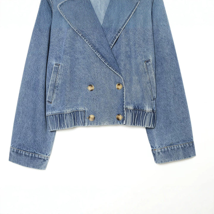 Damen kurze Double-Breasted Jeansjacke mit Überschlagkragen, Schulterklappen und gesmoktem Saum Echo Archiv