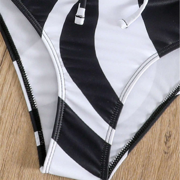Damen Bandeau-Bikini mit verstellbaren Schnürdetails und modischem Muster Echo Archiv