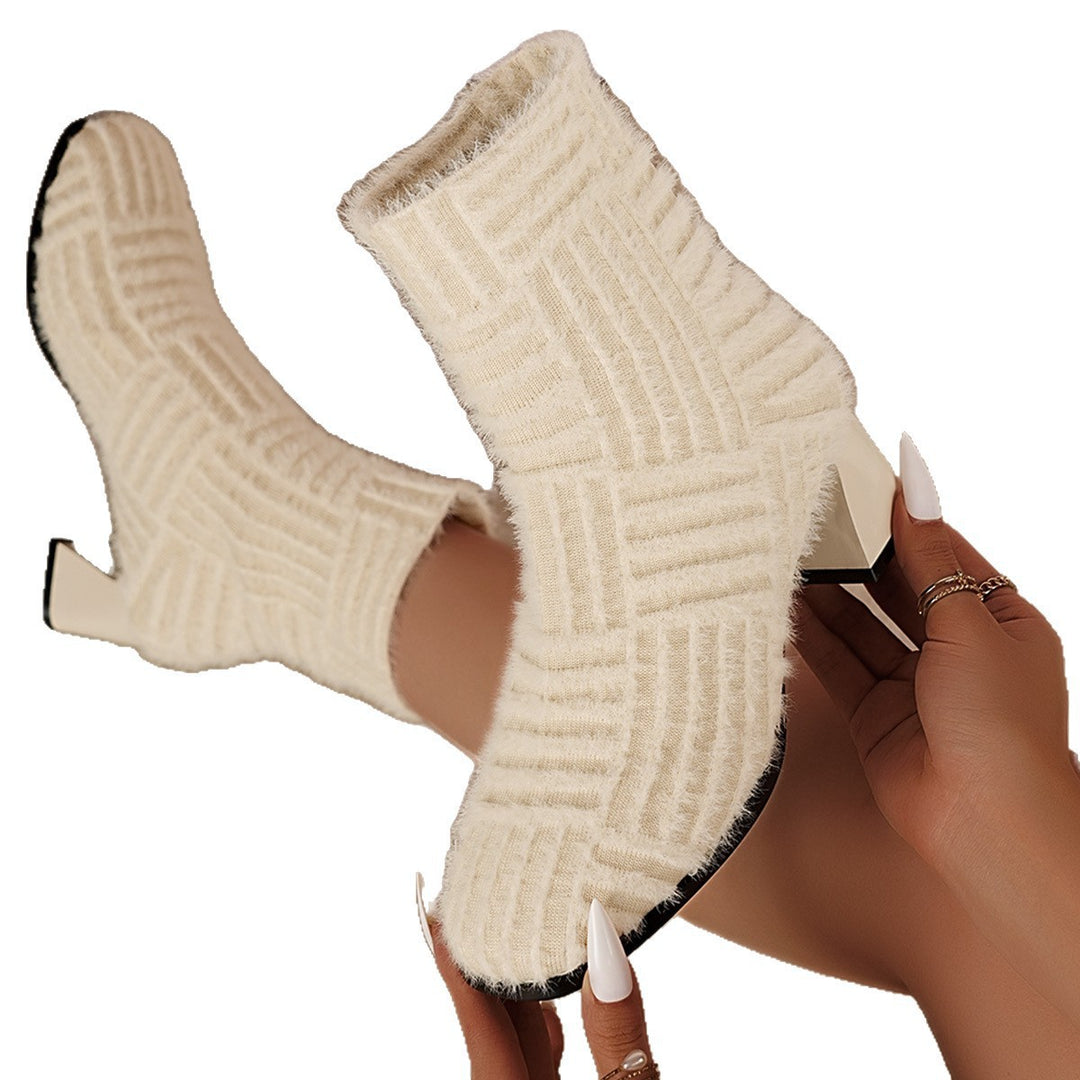 Damen Gestrickte Sock-Boots mit Flauschstruktur, geometrischem Rippmuster und skulptiertem Blockabsatz Echo Archiv
