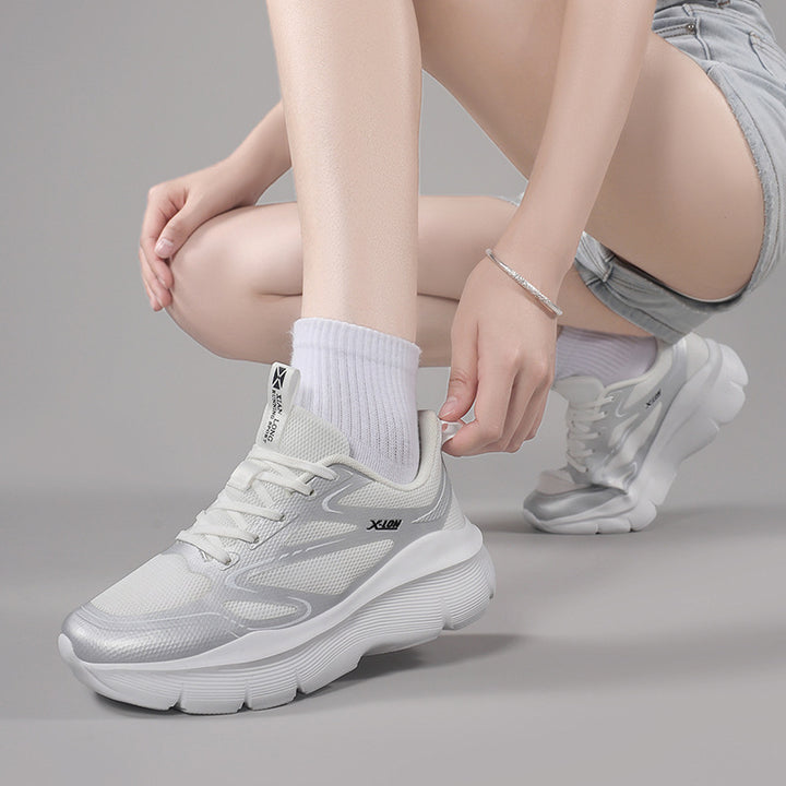 Damen nan modische Volumen-Sneaker mit atmungsaktivem Mesh, verstärkenden Overlays und extra gedämpfter Keilsohle Echo Archiv