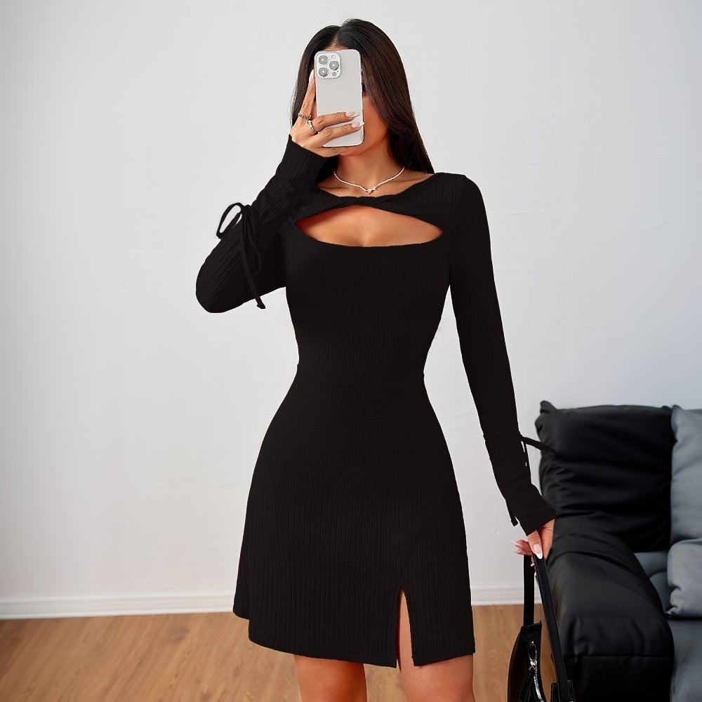 Damen geripptes Langarm-Minikleid mit Cut-Out, taillierter Silhouette, Bindärmeln und Seitenschlitz – Élara