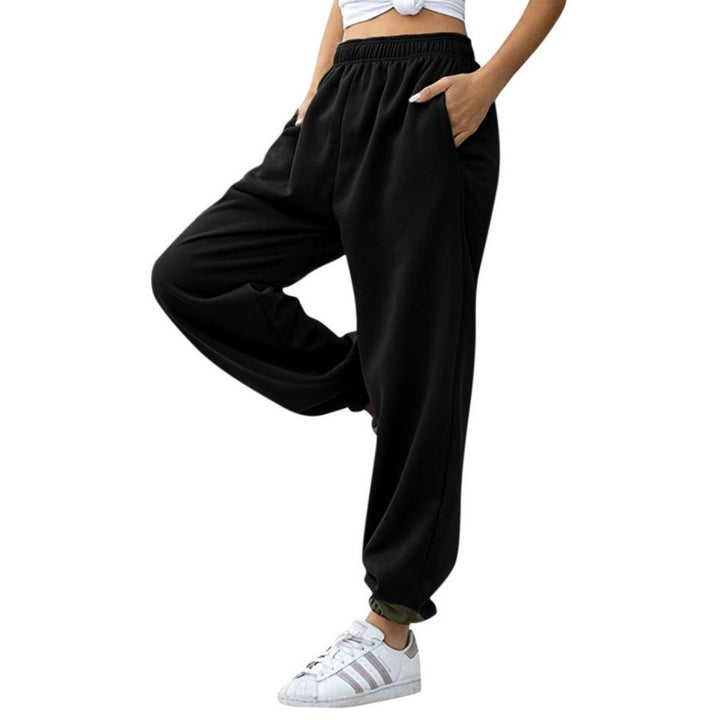 Damen weite High‑Waist Sweatpant mit elastischem Komfortbund, seitlichen Eingrifftaschen und gerafften Knöchelbündchen – Avérine