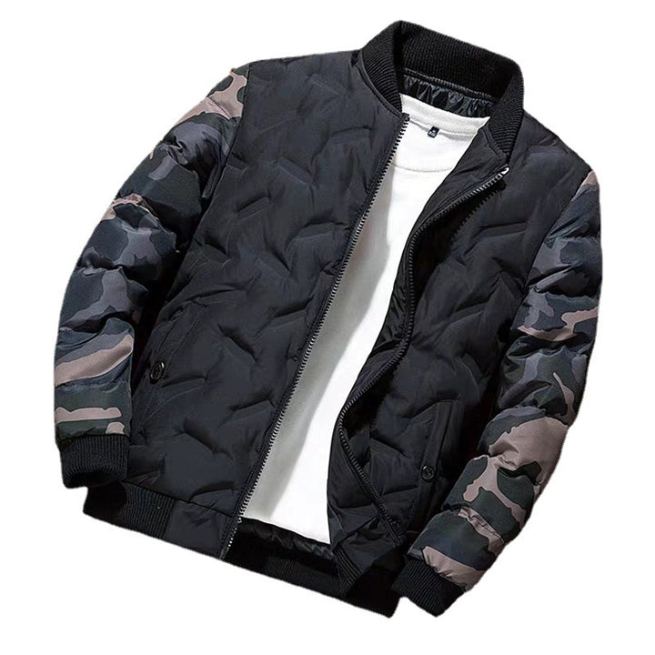 Herren Gesteppte Bomberjacke mit Camouflage-Ärmeln und Rippbündchen Echoarchiv