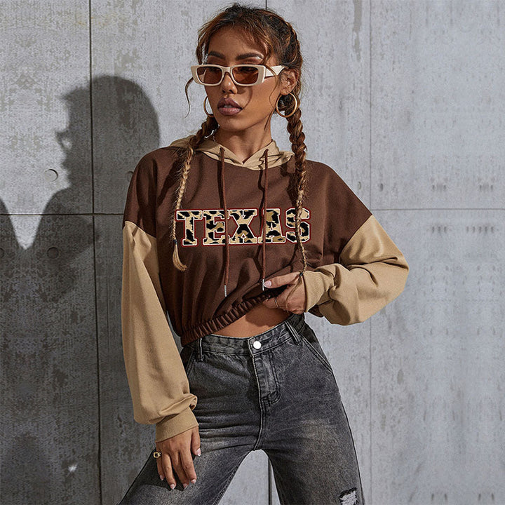 Damen Kurzgeschnittener Kapuzenpullover mit Teddy‑Print, Colorblock‑Ärmeln und elastischem Saum Echoarchiv