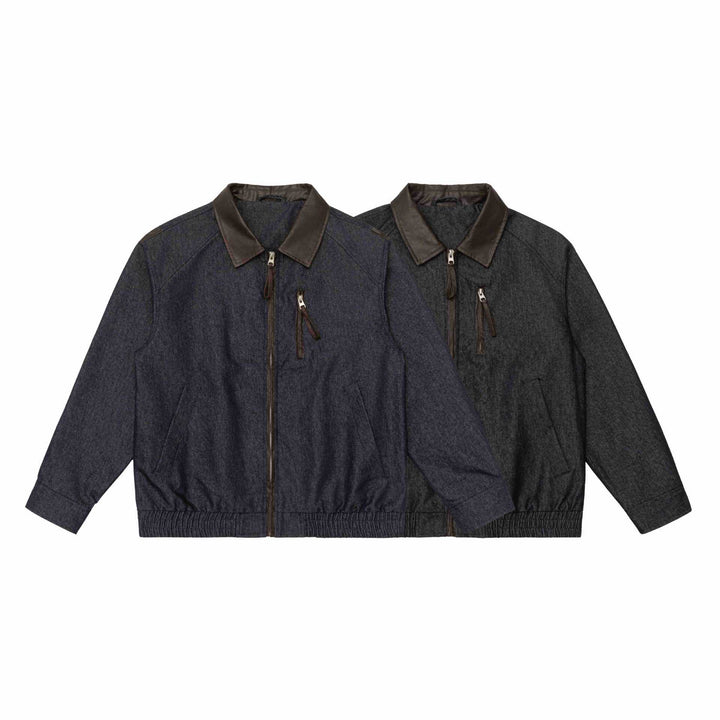 Herren Kurzblouson im Boxy-Cut aus Woll-Denimmix mit lederbesetztem Kragen und vertikaler Reißverschluss-Brusttasche Echoarchiv