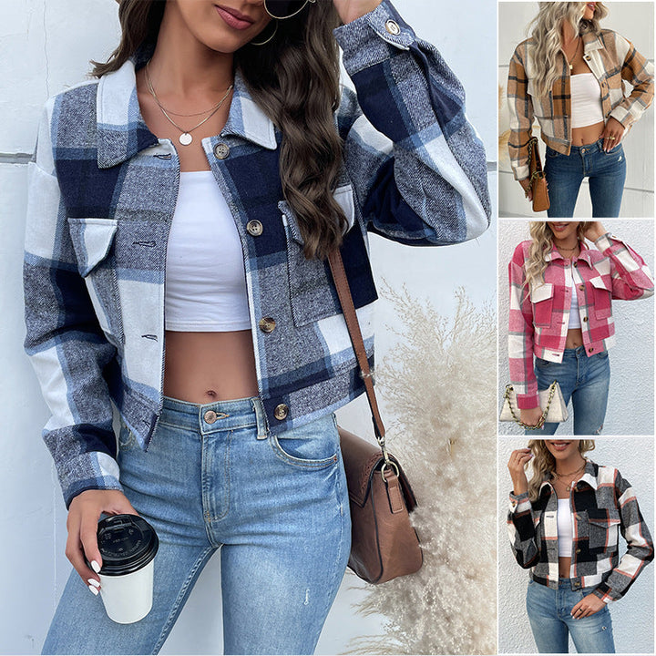 Damen Kurz geschnittene karierte Overshirt‑Jacke mit Brustklappen und Holzknöpfen Echoarchiv