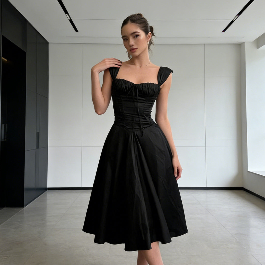 Damen Elegantes Ballkleid mit Raffungen und trägerlosem Oberteil Echo Archiv