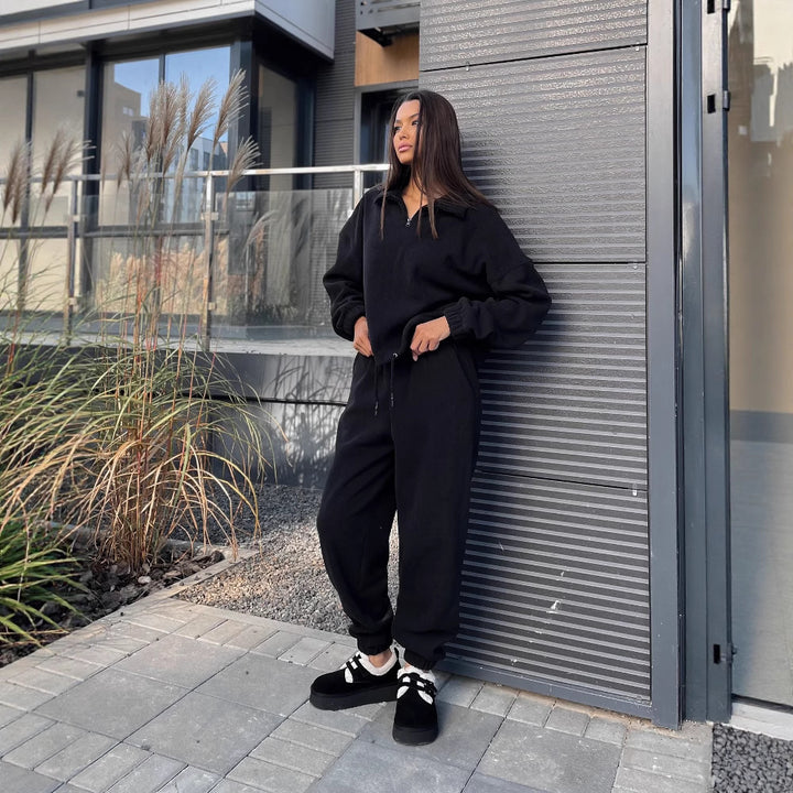 Damen Ultraweiches Fleece-Relaxset mit Stehkragen, halbem Reißverschluss und elastischer Schlupfhose – Avérine