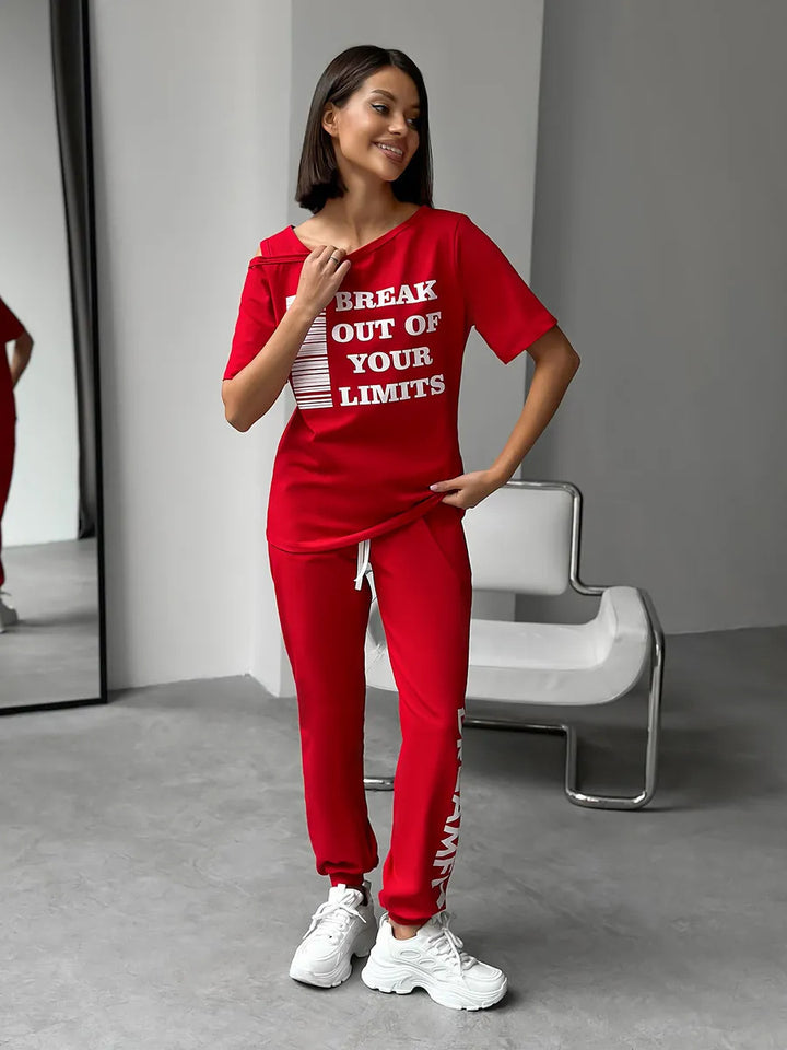 Damen lässiges Lounge-Set mit Cut-Out Schulter und Statement-Print – Avérine