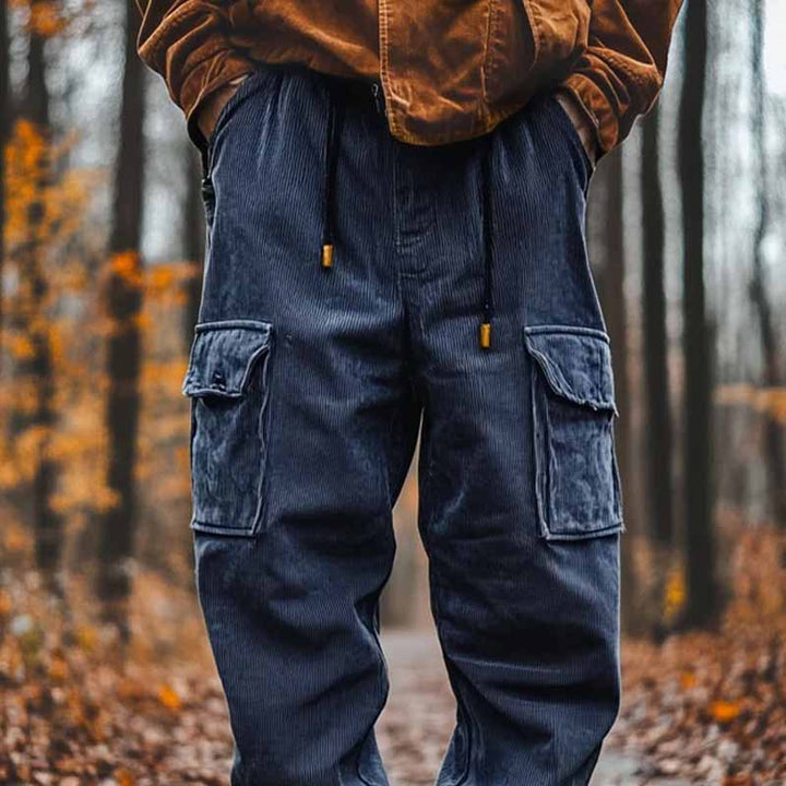 Herren Kord-Cargohose mit Tunnelzug, Bündchen und aufgesetzten Klappentaschen – Bravaro