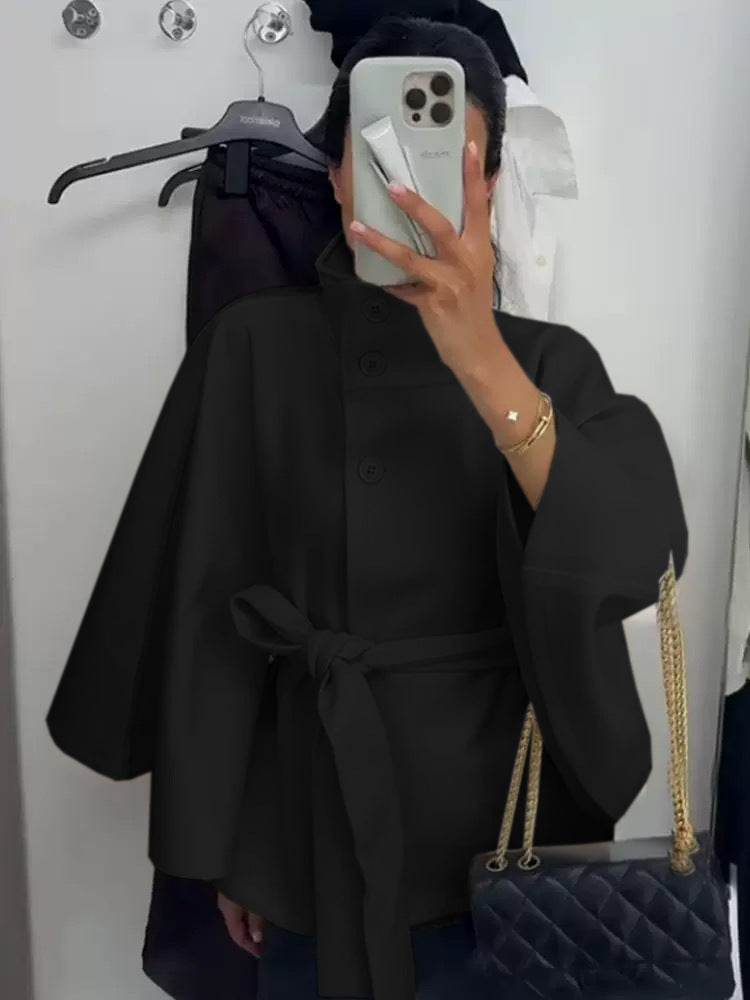Damen nan weite Cape-Jacke mit Stehkragen, verdeckter Knopfleiste und Bindegürtel Echo Archiv