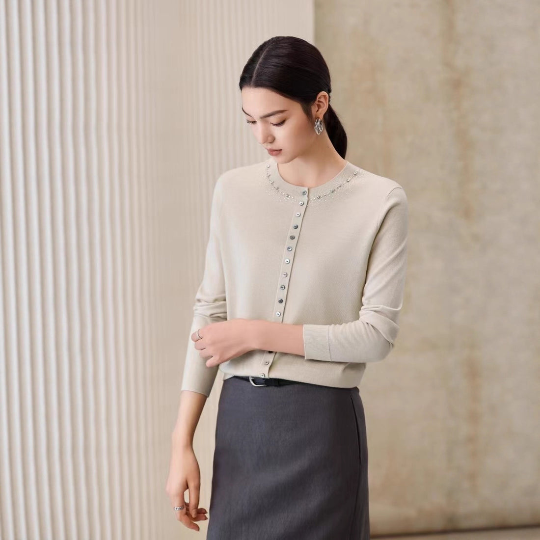 Damen Feiner Feinstrick-Cardigan mit Perlendekor am Rundhalsausschnitt Echo Archiv