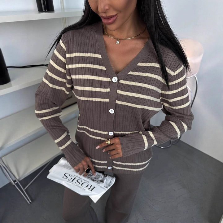 Damen Strick-Loungewear-Set aus Feinripp mit Button-Cardigan, Spaghetti-Top und weitem Jogger – Mavelle