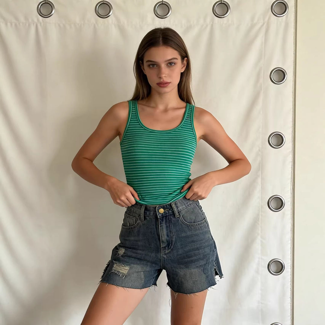 Damen lässige Jeansshorts mit fransigen Abschlüssen und seitlichem Schlitz Echo Archiv