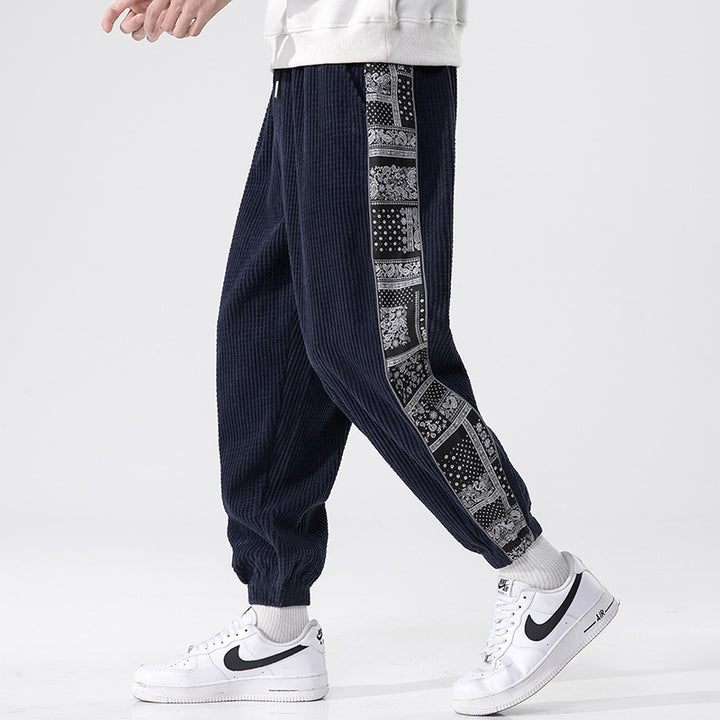 Herren nan Cord-Jogger mit Bandana-Seiteneinsatz, elastischem Bund, schmal zulaufender Knöcheln und geripptem Strukturstoff Echo Archiv