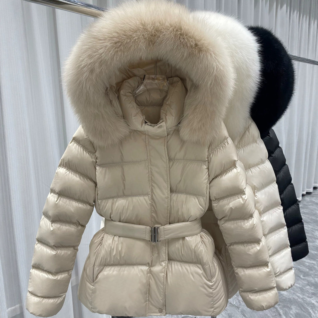 Damen Taillierte Stepp-Pufferjacke mit Gürtel, hohem Kragen und abnehmbarem Fellbesatz Echo Archiv