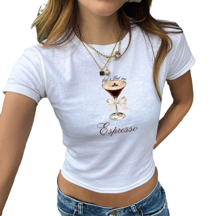 Damen Crop-T-Shirt mit künstlerischem Espresso-Motiv und verspieltem Schriftzug Echo Archiv