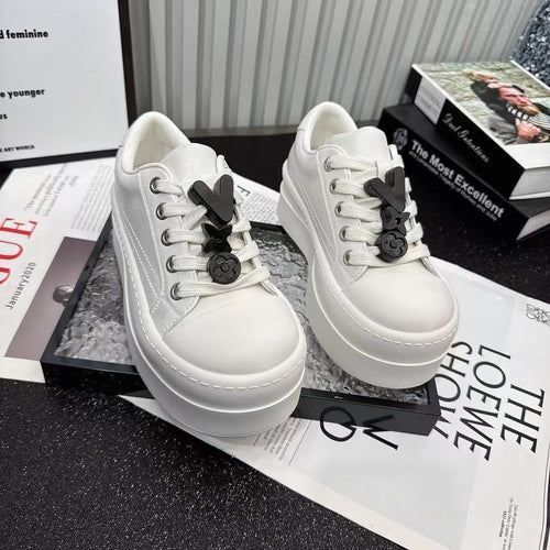 Damen Plateau Sneaker mit trendigem Design und elastischen Schnürsenkeln Echo Archiv