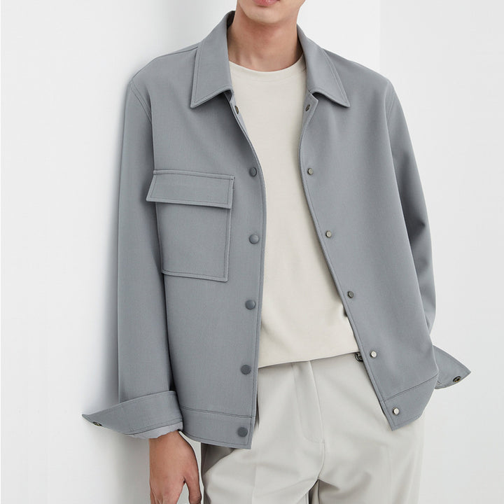 Herren Oversize-Utility-Jacke mit aufgesetzter Brusttasche und Druckknopfleiste Echoarchiv
