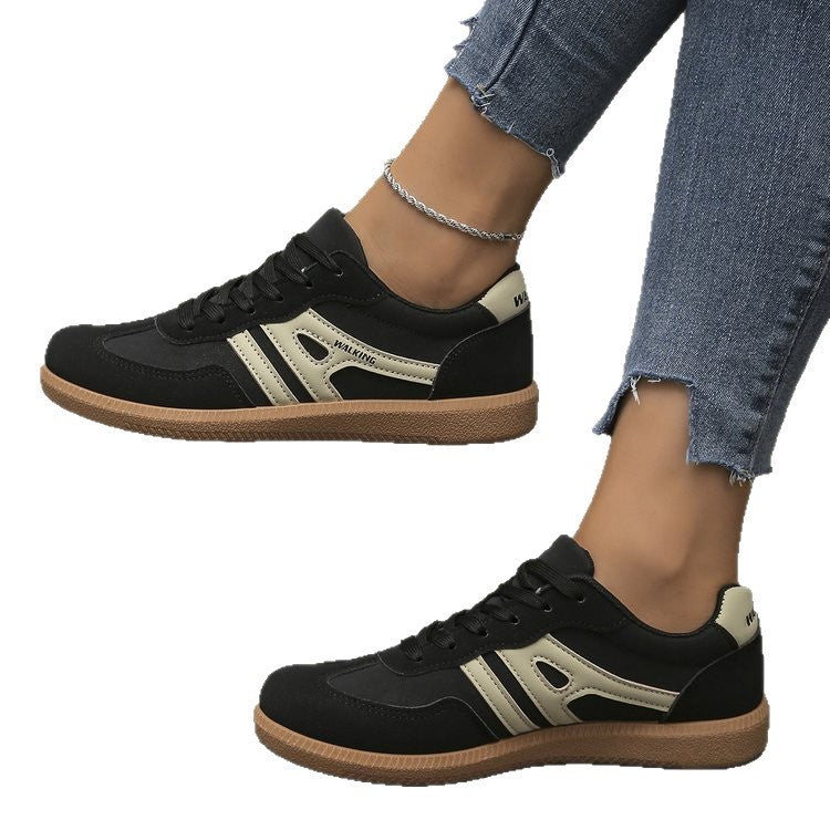 Damen Casual-Sneaker im Retro-Look aus Wildlederimitat mit kontrastierenden Zierstreifen und dämpfender Gummisohle – Névara