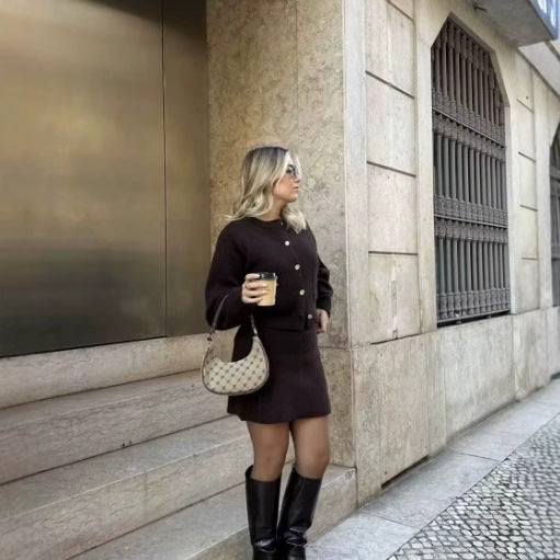 Damen 60+ Cropped Strickcardigan mit Rundhals, aufgesetzten Taschen und Zierknöpfen Echo Archiv