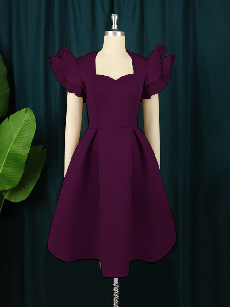 Damen elegantes Kleid mit voluminösen Rüschensäumen Echo Archiv