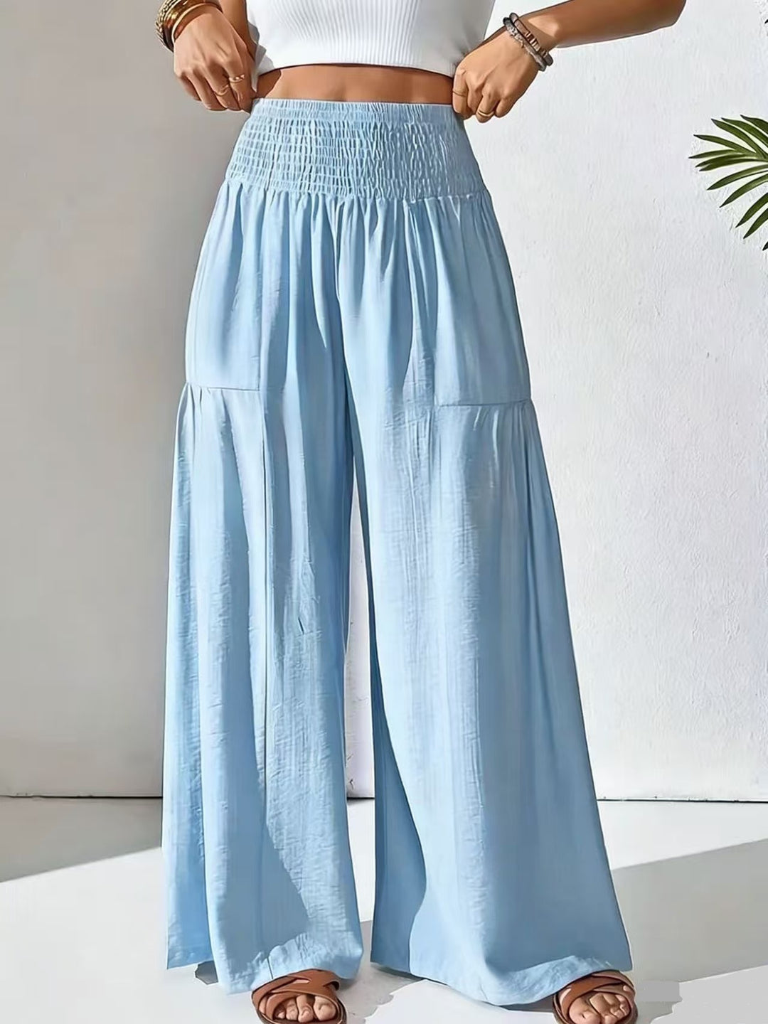 Damen weite Palazzo-Hose mit gerafftem Smock-Bund und Stufendetails – Avélisse