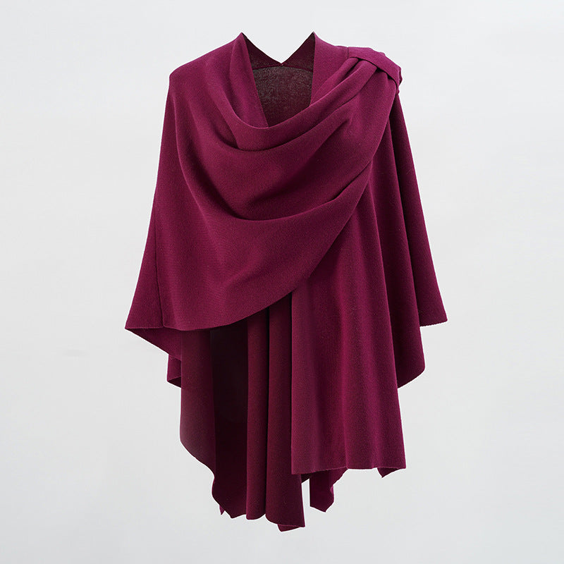Damen Kapuzenponcho aus Feinstrick mit asymmetrischem Saum – Avérine