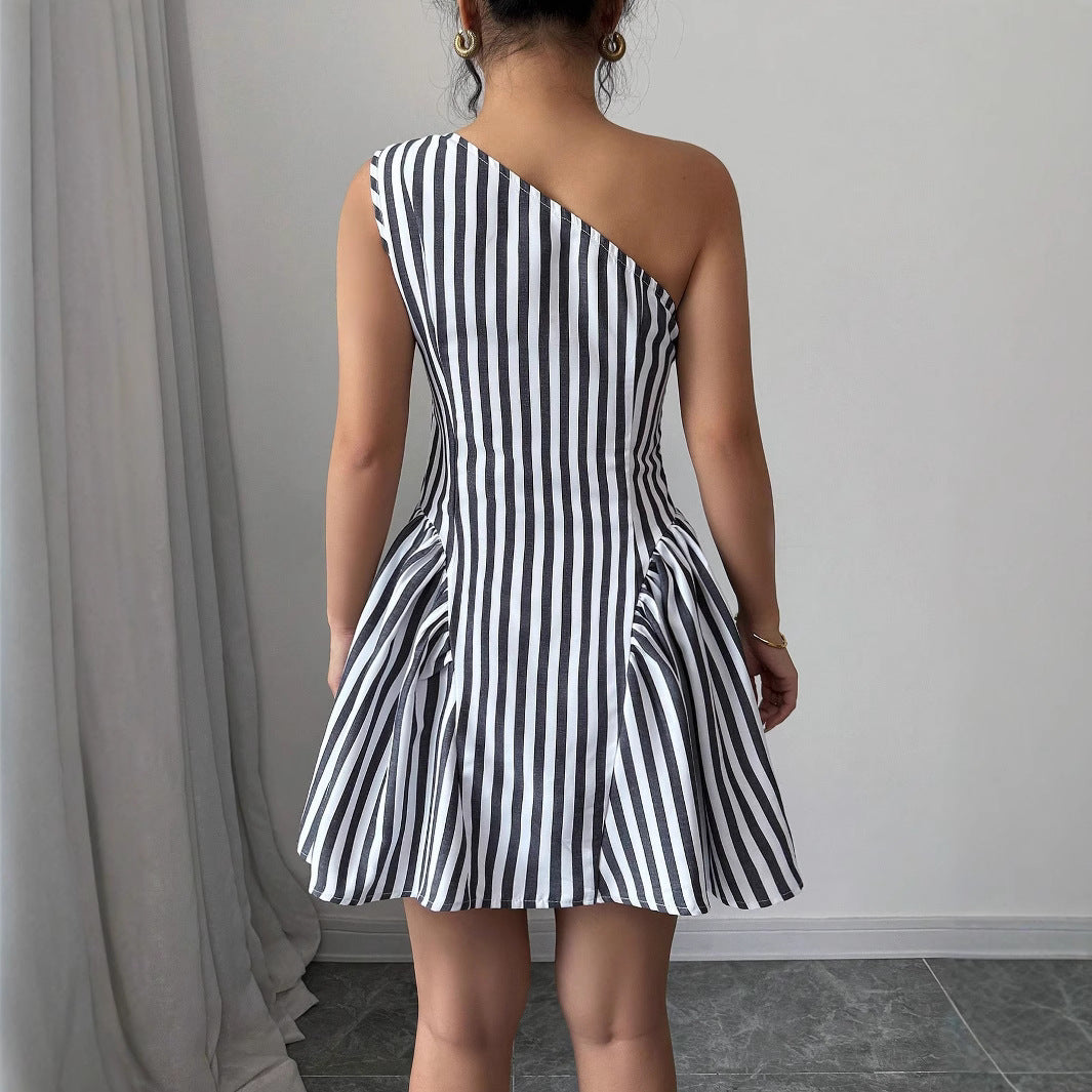 Damen Schulterfreies Streifen-Kleid mit eleganten Falten Echo Archiv