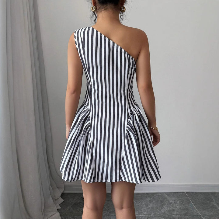Damen Schulterfreies Streifen-Kleid mit eleganten Falten Echo Archiv